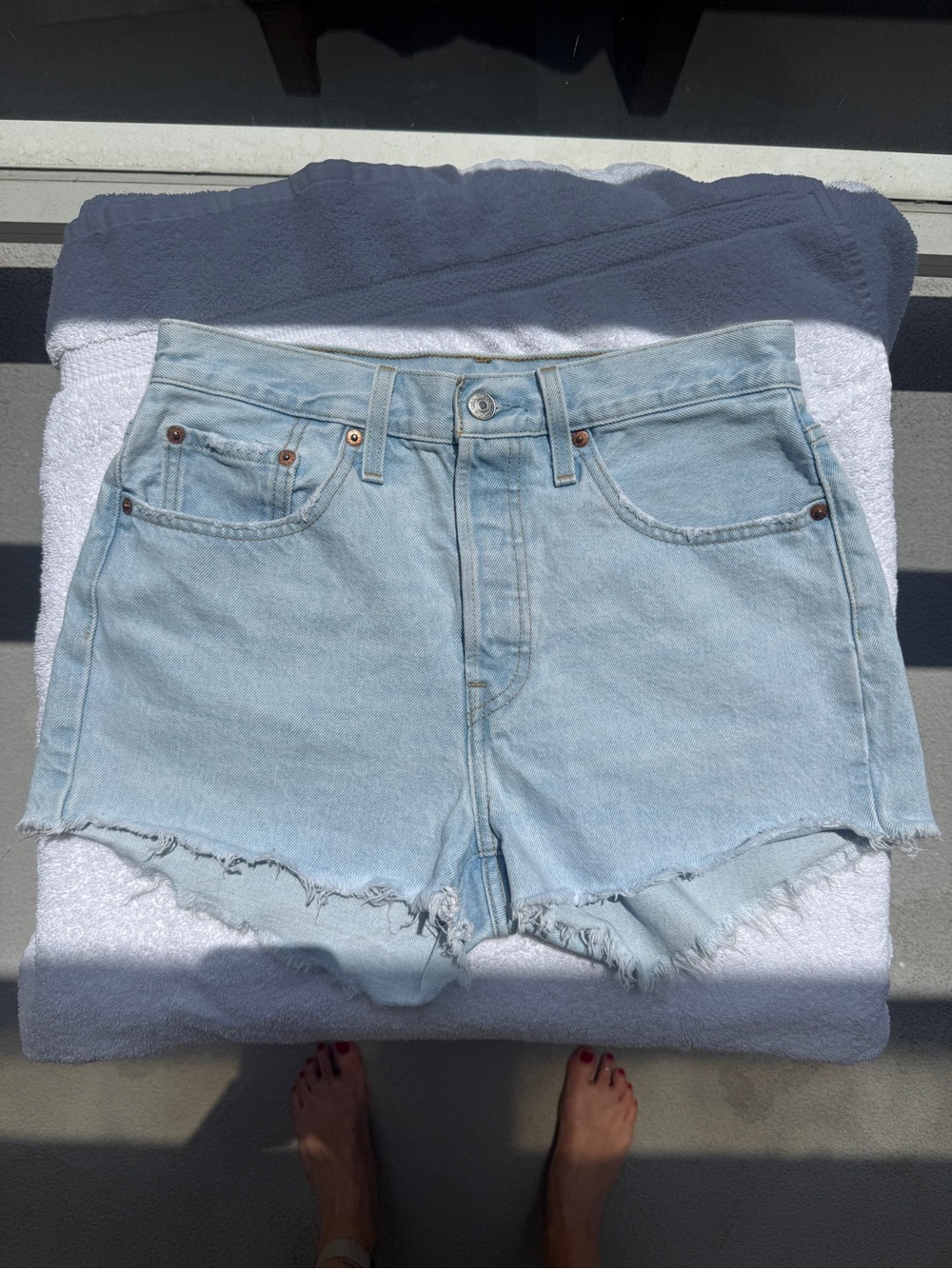 Levi’s | 501 Original Button Fly Denim Shorts | Light Wash | W27
